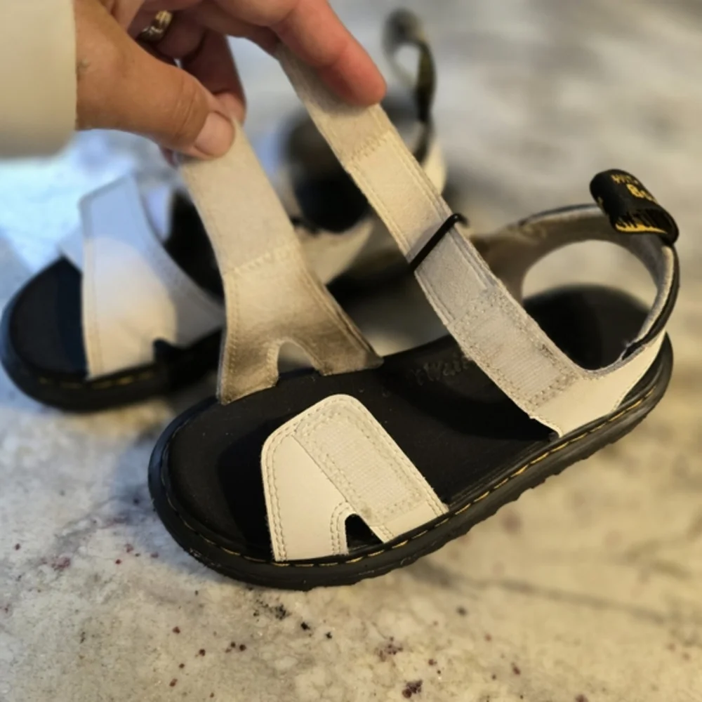 Dr martens‎ youth 13 white velcro sandals